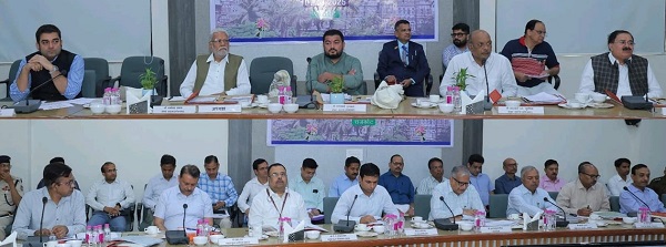 Meeting with MPs by GM WR: पश्चिम रेलवे के महाप्रबंधक द्वारा विभिन्न महत्वपूर्ण मुद्दों पर सांसदो के साथ बैठक में चर्चा 4 Meeting with MPs by GM WR 2