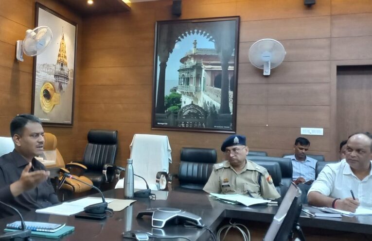 Meeting for flood preparedness: मंडलायुक्त की अध्यक्षता में बाढ़ की तैयारियों हेतु बैठक 2 Meeting for flood preparedness: मंडलायुक्त की अध्यक्षता में बाढ़ की तैयारियों हेतु बैठक