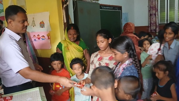 Flood Relief Camp: मंडलायुक्त ने बाढ़ राहत शिविर का किया निरीक्षण 1 Flood Relief Camp