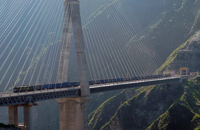 Train in Kashmir valley: कश्मीर घाटी में पहली मालगाड़ी अनंतनाग गुड्स शेड पहुँची 4 Train in Kashmir valley: कश्मीर घाटी में पहली मालगाड़ी अनंतनाग गुड्स शेड पहुँची