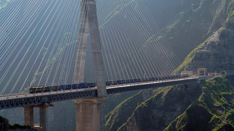 Train in Kashmir valley: कश्मीर घाटी में पहली मालगाड़ी अनंतनाग गुड्स शेड पहुँची 1 Srinagar goods train
