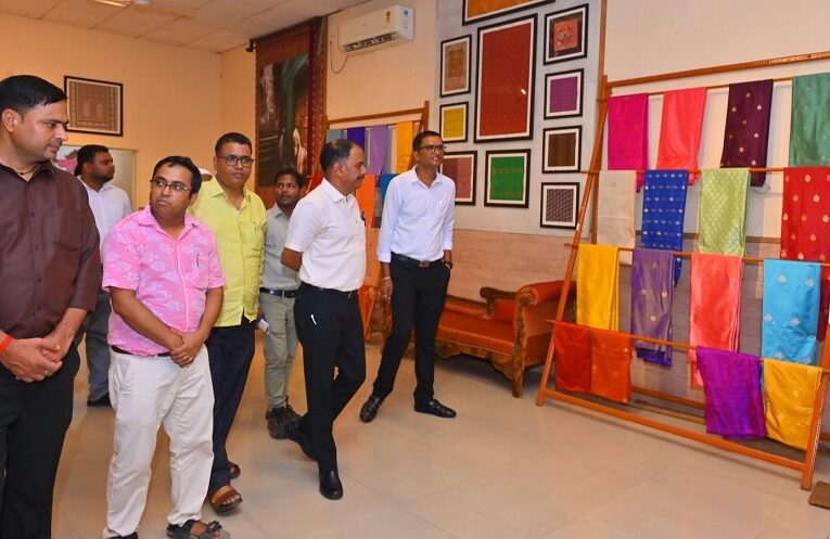 National Handloom Day: वाराणसी मे राष्ट्रीय हथकरघा दिवस पर भव्य आयोजन 1 National Handloom Day: वाराणसी मे राष्ट्रीय हथकरघा दिवस पर भव्य आयोजन