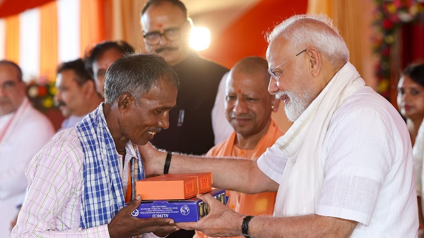 20th PM-KISAN instalment: प्रधानमंत्री ने वाराणसी को 22 सौ करोड़ की परियोजनाओं का दिया उपहार 4 pm meet worker