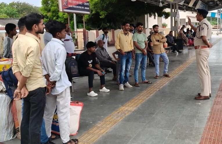 RPF Rajkot: आरपीएफ राजकोट मंडल ने किए सराहनीय कार्य 3 RPF Rajkot: आरपीएफ राजकोट मंडल ने किए सराहनीय कार्य