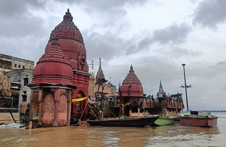 Flood in Kashi: काशी में बाढ़ से स्तिथि ही विकराल