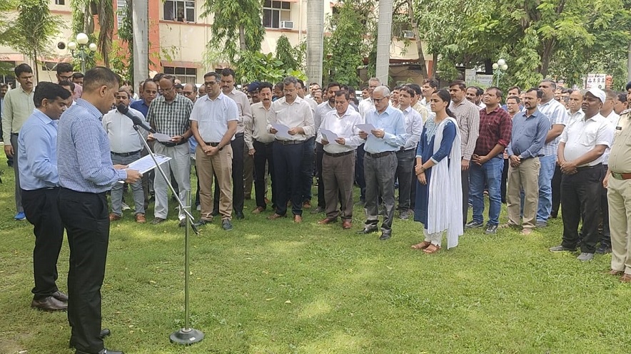 VDR Cleanliness Campaign: वडोदरा मंडल पर 'स्वतंत्रता दिवस समारोह-2025' के अंतर्गत स्वच्छता अभियान का शुभारंभ 1 vdr drm