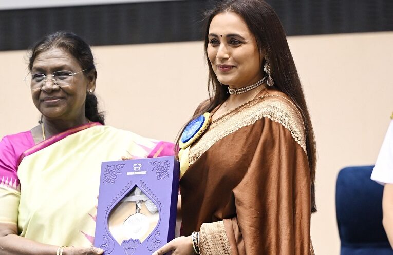 71st National Film Awards: राष्ट्रपति द्रौपदी मुर्मु ने 71वें राष्ट्रीय फिल्म पुरस्कार प्रदान किए 1 71st National Film Awards: राष्ट्रपति द्रौपदी मुर्मु ने 71वें राष्ट्रीय फिल्म पुरस्कार प्रदान किए