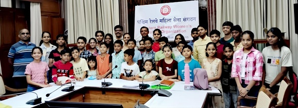 Essay writing competition: रेल कर्मियों के बच्चों हेतु निबंध लेखन प्रतियोगिता का आयोजन 3 Essay writing competition