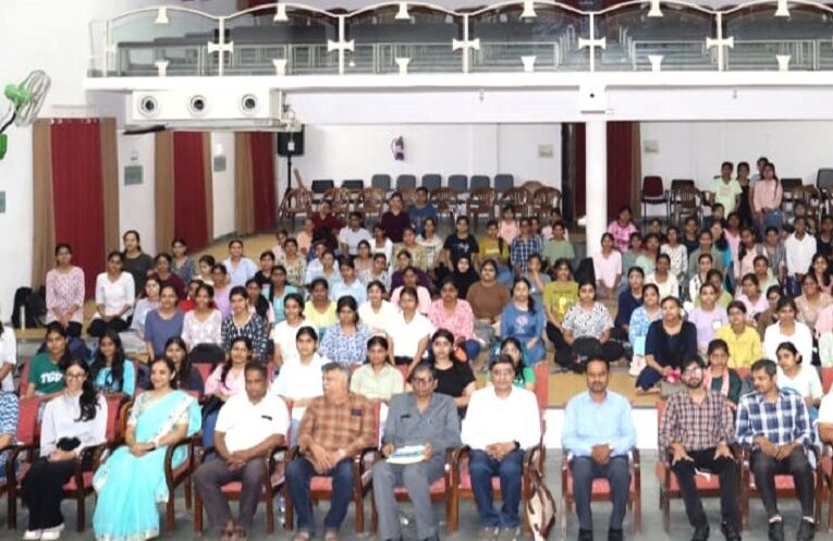 New Education Policy: वी सी डब्लू मे विकसित भारत और नई शिक्षा नीति कार्यक्रम सम्पन्न 1 New Education Policy: वी सी डब्लू मे विकसित भारत और नई शिक्षा नीति कार्यक्रम सम्पन्न