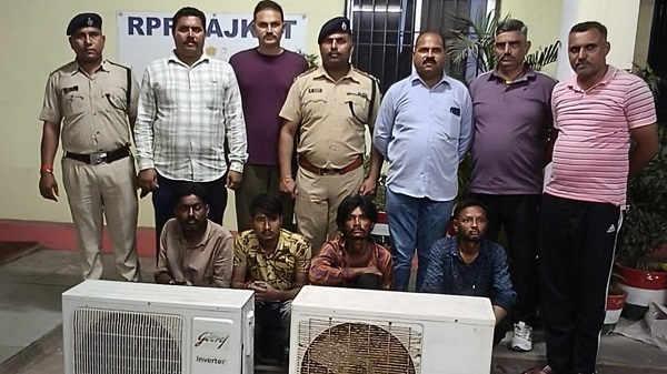 RPF Rajkot Division: सितंबर माह में यात्रियों का ₹2.19 लाख से अधिक का सामान सुरक्षित लौटाया 2 RPF Rajkot Division: सितंबर माह में यात्रियों का ₹2.19 लाख से अधिक का सामान सुरक्षित लौटाया