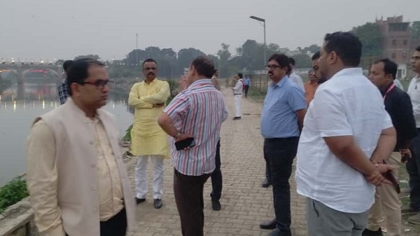 Cleaning of Ganga Ghats: डालाछठ महापर्व हेतु सफाई युद्ध स्तर पर