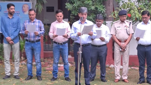 Awareness Week: राजकोट रेल मंडल में ‘सतर्कता जागरूकता सप्ताह’ का शुभारंभ 1 drm rjt