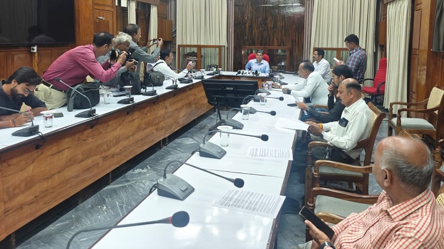 Rajkot Rail Mandal: राजकोट रेल मंडल में 'स्वच्छता पखवाड़ा – 2025' सफलतापूर्वक संपन्न 1 rjt swachachhata