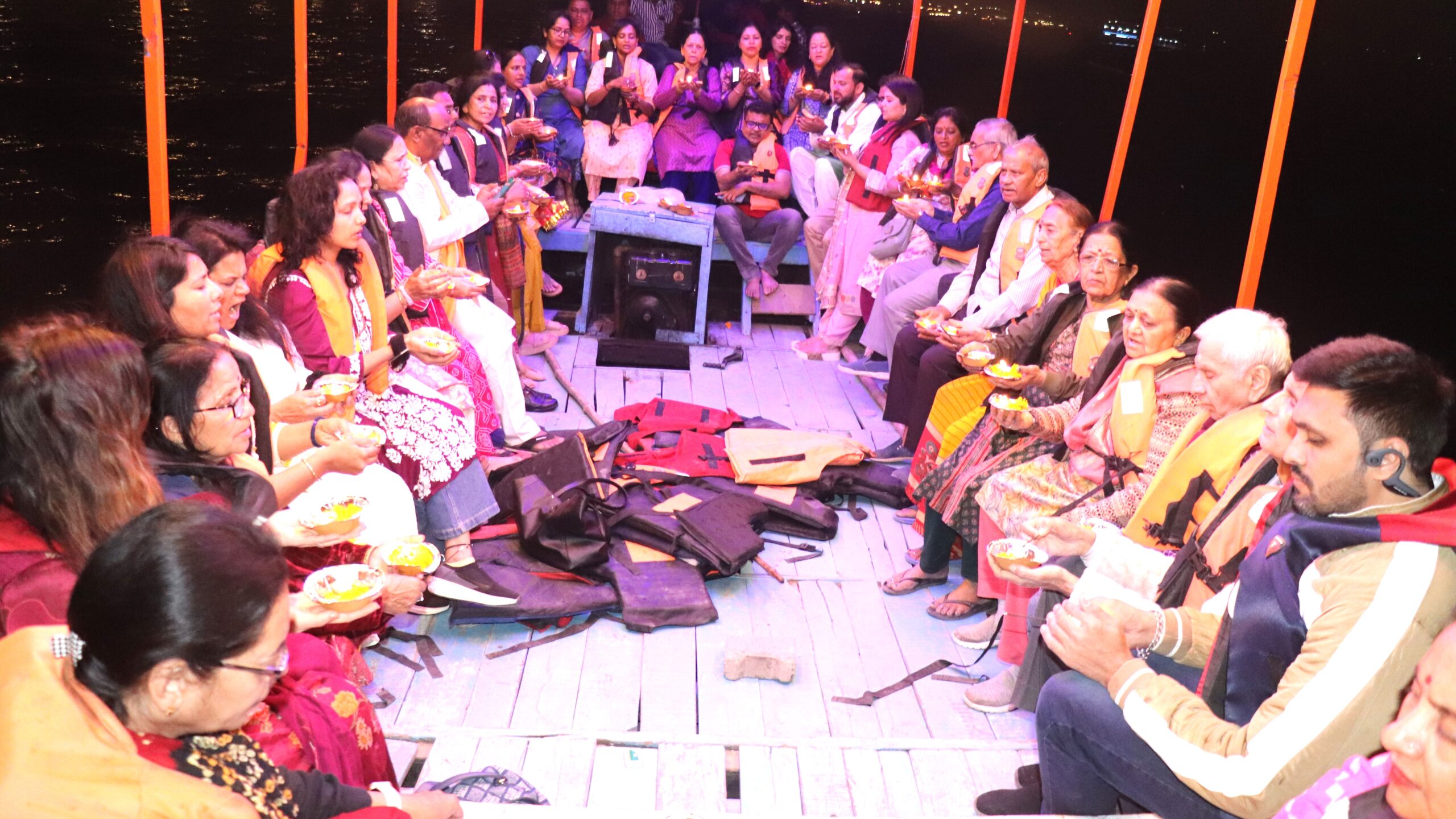 Dev Dipawali in Kashi: वाराणसी का विश्व प्रसिद्ध देव दीपावली महोत्सव 5 को 1 ganga scaled