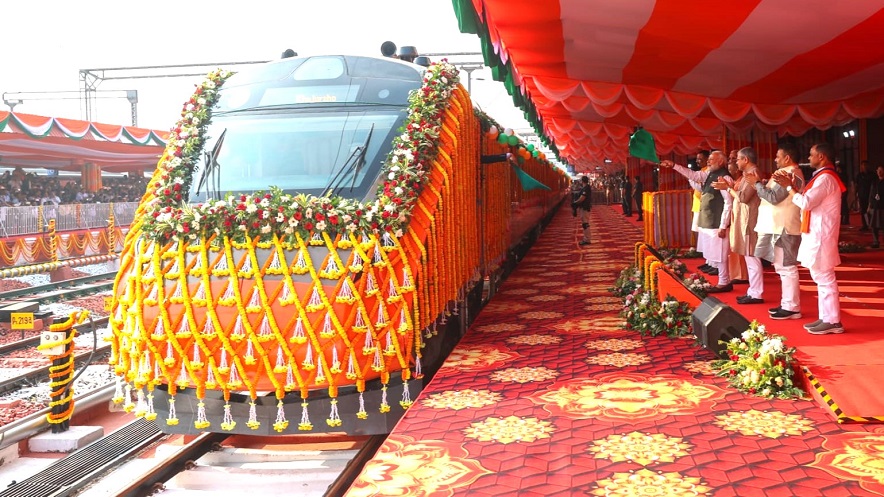 New Vande Bharat: प्रधानमंत्री ने वाराणसी से 4 नई वन्दे भारत ट्रेनों को दिखाई हरी झंडी 5 vande bharat varanasi pmmodi