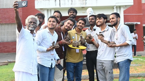 Students of Varanasi: वाराणसी के छात्र तमिलनाडु में सीख रहे हैं मूर्तिकला के गुर 1 varanasi student