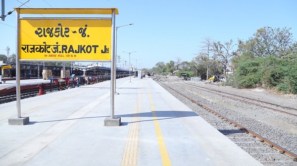 Rajkot Railway Division revenue: राजकोट रेल मंडल का रिकॉर्ड – ₹2711 करोड़ का राजस्व हासिल 2 Rajkot station