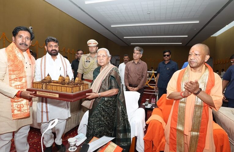 Somnath Swabhiman Parv: बाबा विश्वनाथ धाम में भव्यता के साथ मना सोमनाथ स्वाभिमान पर्व