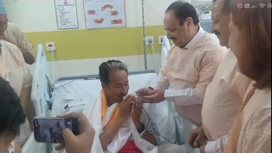 Sonam Wangchuk: सोनम वांगचुक ने ख़त्म किया अनशन परन्तु छात्रों का आंदोलन जारी 1 sonam vanchuk strike close