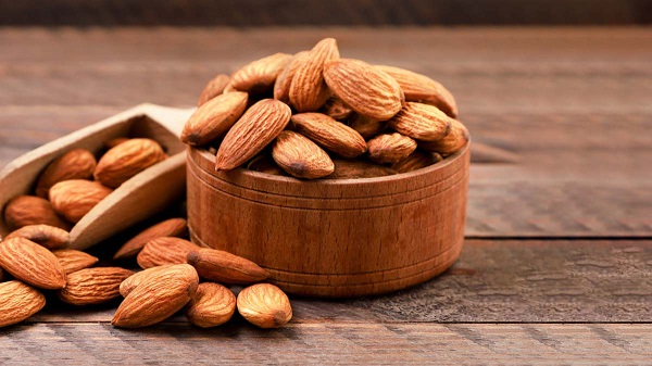 Almond Allergy: किन लोगों को बादाम खाने से बचना चाहिए? जानें किन स्थितियों में हो सकता है नुकसान 1 Almond