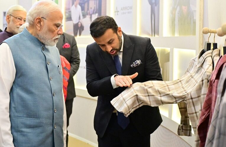 Arvind Limited: पीएम मोदी ने वाराणसी में अरविंद लिमिटेड की गारमेंट मैन्युफैक्चरिंग यूनिट का किया उद्घाटन