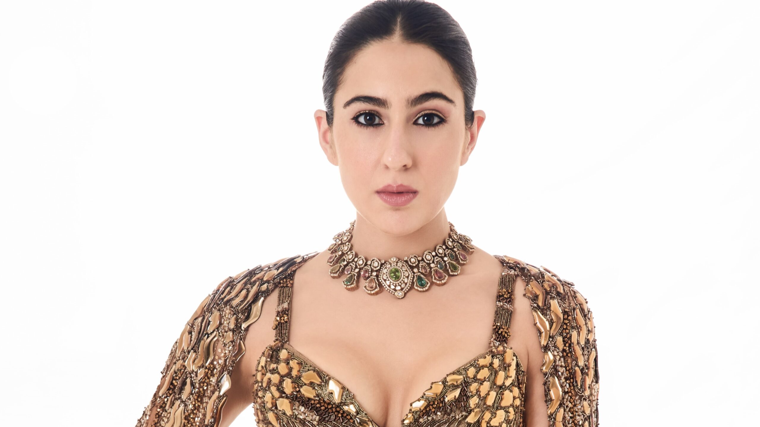 Sara Ali Khan: सारा अली खान का ग्लैमरस अवतार, खूबसूरती ने जीता दिल! 1 sara ali khan 2 scaled