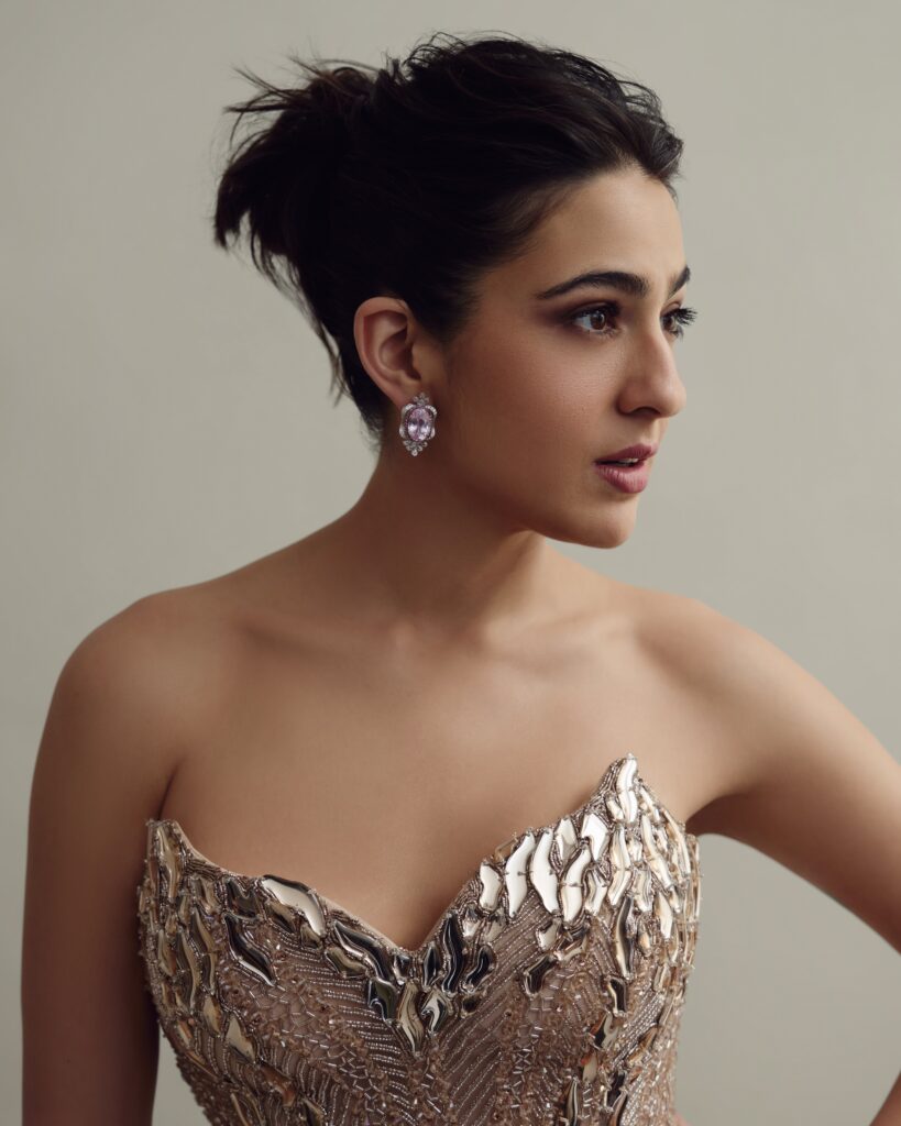 Sara Ali Khan: सारा अली खान का ग्लैमरस अवतार, खूबसूरती ने जीता दिल! 5 sara ali khan 3
