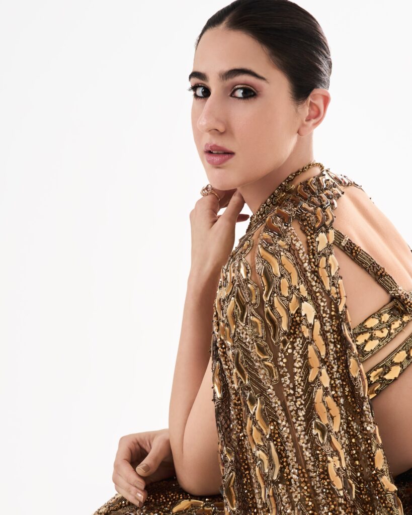 Sara Ali Khan: सारा अली खान का ग्लैमरस अवतार, खूबसूरती ने जीता दिल! 3 sara ali khan 5