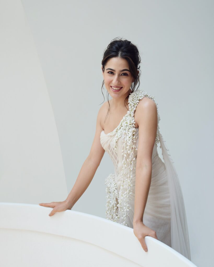 Sara Ali Khan: सारा अली खान का ग्लैमरस अवतार, खूबसूरती ने जीता दिल! 2 sara ali khan 6